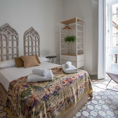 Apartamentos Las Musas De Кадис Екстериор снимка